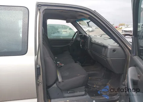 2001 GMC Sierra 1500 Sl z USA, uszkodzony, nr VIN 2GTEC19V911339735